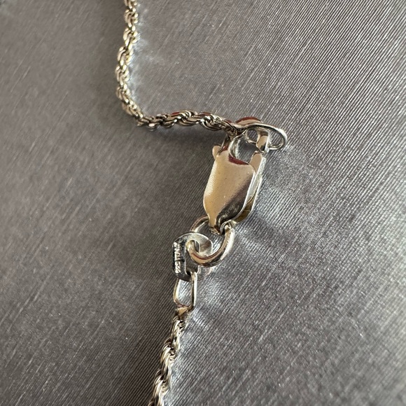 Kay Jewelers 925 Sterling Silver Diamond Pendant Necklace in Excellent Condition - Picture 4 of 9